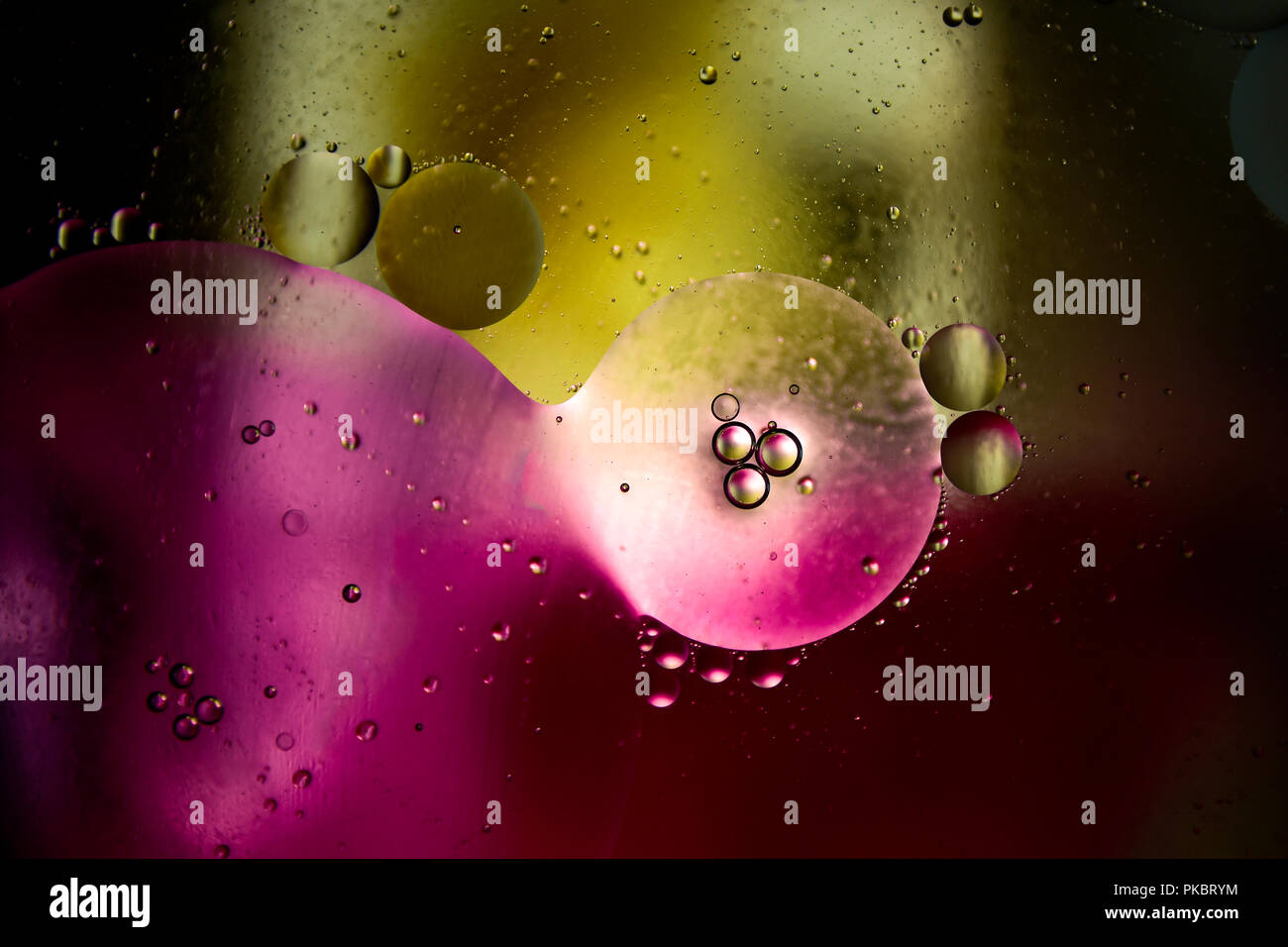 Zusammenfassung Hintergrund mit Wasser-, Öl- und helle Farben Stockfoto