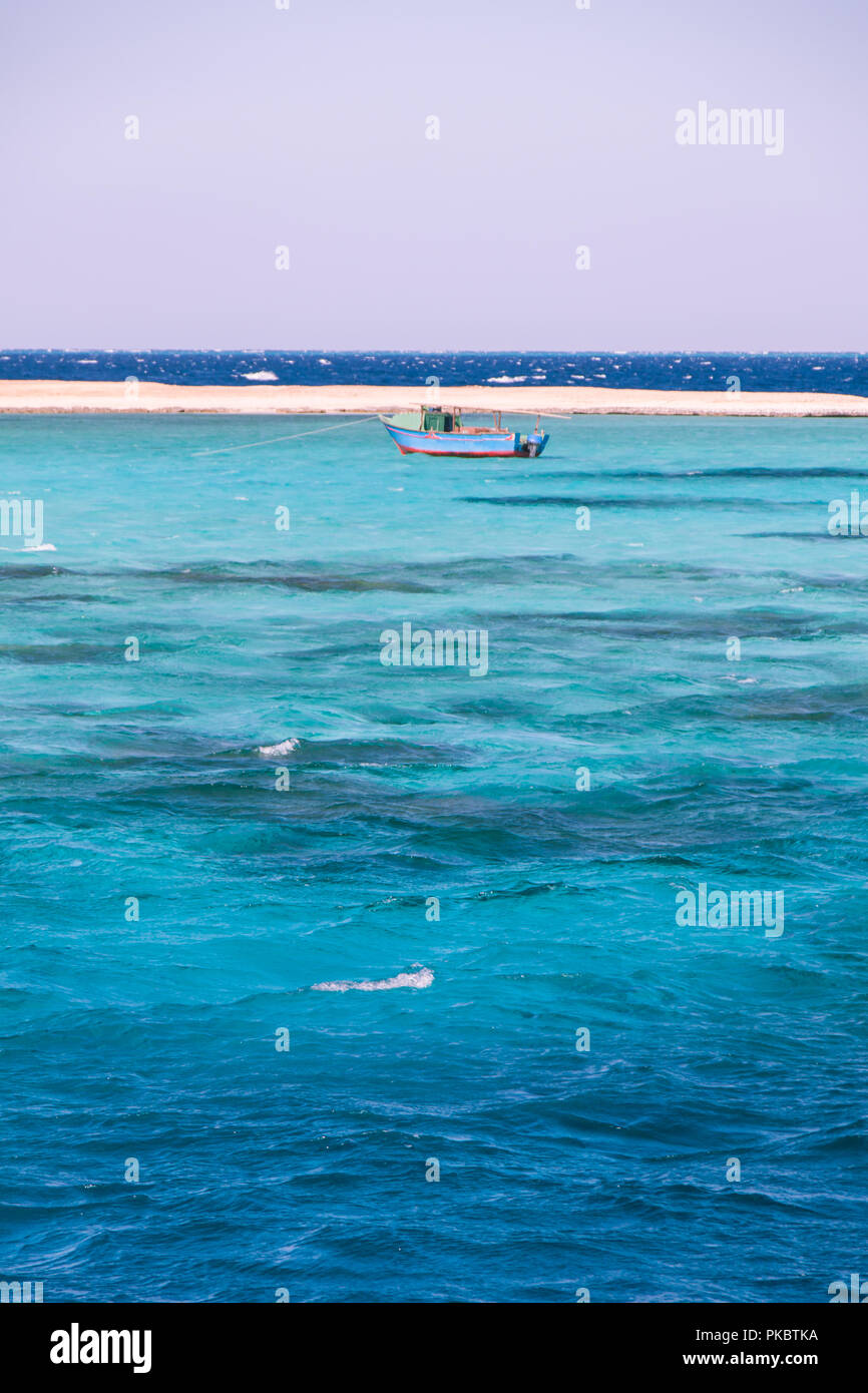 Türkisblaues Wasser in ägyptischen Roten Meer Riffe Stockfoto