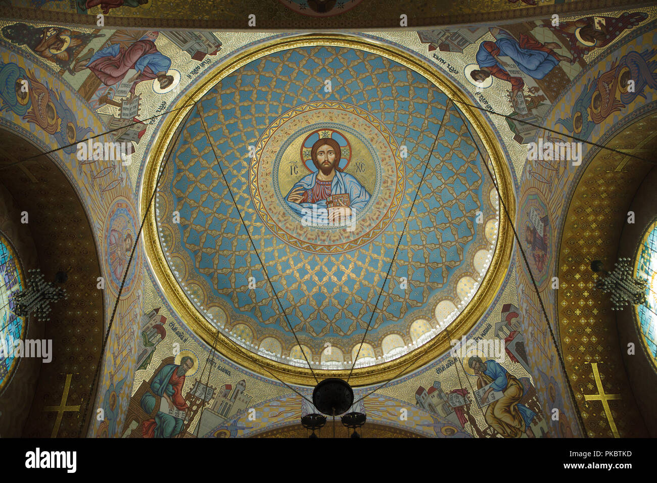 Innenraum der Kuppel des Kronstädter Naval Kathedrale, entworfen von russischen Architekten Wassili Kosyakov und in 1903-1913 in Kronstadt bei St. Petersburg, Russland gebaut. Stockfoto