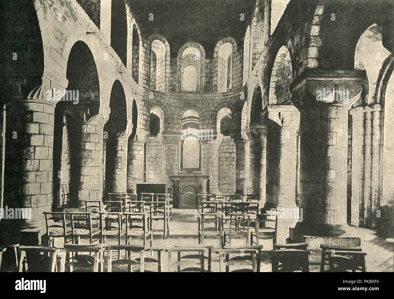 T'S. John's Chapel, Tower von London, normannische Architektur', 1908. Artist: Unbekannt. Stockfoto