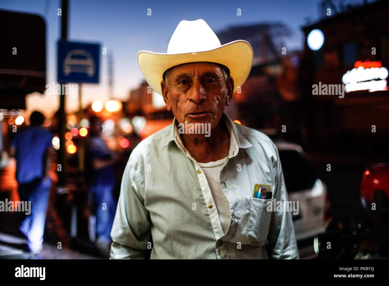 Ein Cowboy des dritten Zeitalters. Das tägliche Leben in den historischen Zentrum von Hermosillo, Sonora, Mexiko. (Foto: Luis Gutierrez/NortePhoto) un Vaquero de la Terz Stockfoto