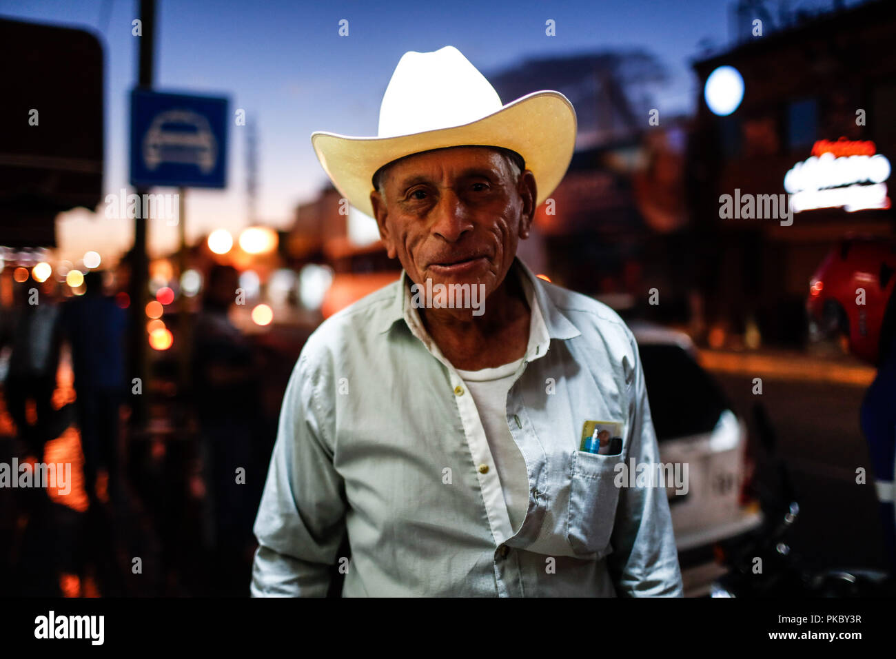 Ein Cowboy des dritten Zeitalters. Das tägliche Leben in den historischen Zentrum von Hermosillo, Sonora, Mexiko. (Foto: Luis Gutierrez/NortePhoto) un Vaquero de la Terz Stockfoto