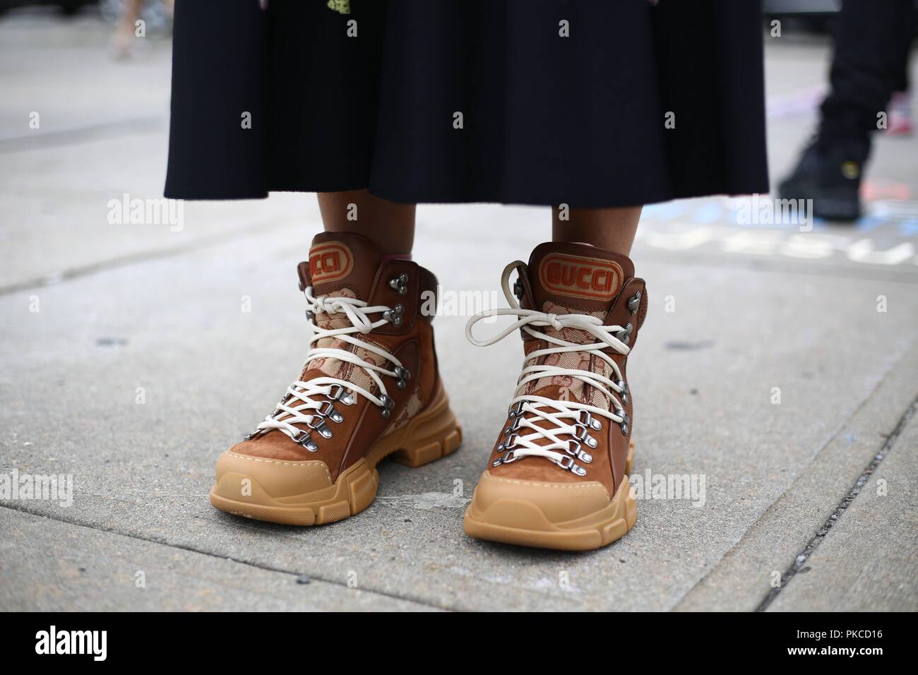 Blogger Charlotte Groeneveld posiert auf der Straße während der New York Fashion Week - Sept. 11, 2018 - Foto: Start- und Landebahn Manhattan*** Nur für redaktionelle Verwendung?*** | Verwendung weltweit Stockfoto