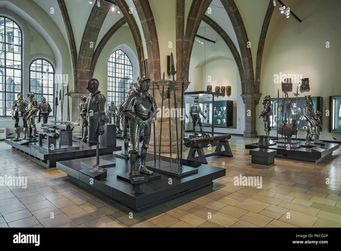 Halle mit Waffen und Rüstungen, National Museum, München, Oberbayern, Bayern, Deutschland Stockfoto