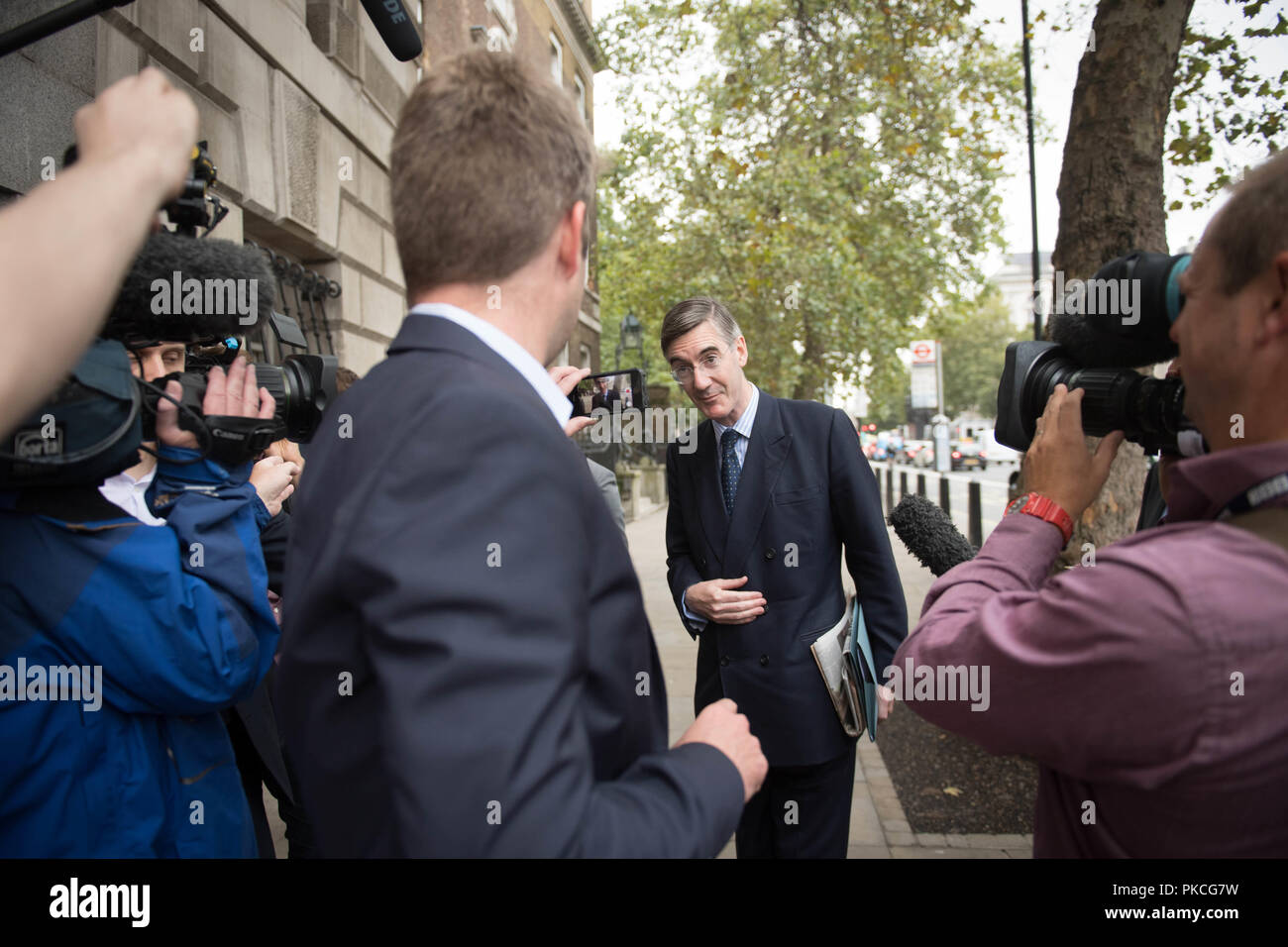 Jakob Rees-Mogg im Royal United Services Institute (RUSI) in Whitehall, London anreisen, Brexit Vorschläge zu diskutieren. Stockfoto