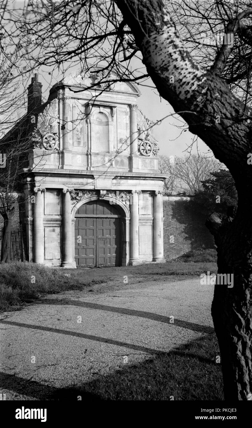 Eingang Tilbury Fort, Tilbury, Essex, c 1945 - c 1965. Artist: SW Rawlings. Stockfoto