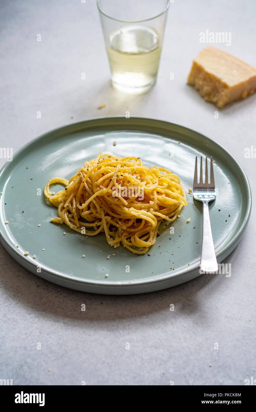 Cacio e Pepe Nudelgericht Stockfoto