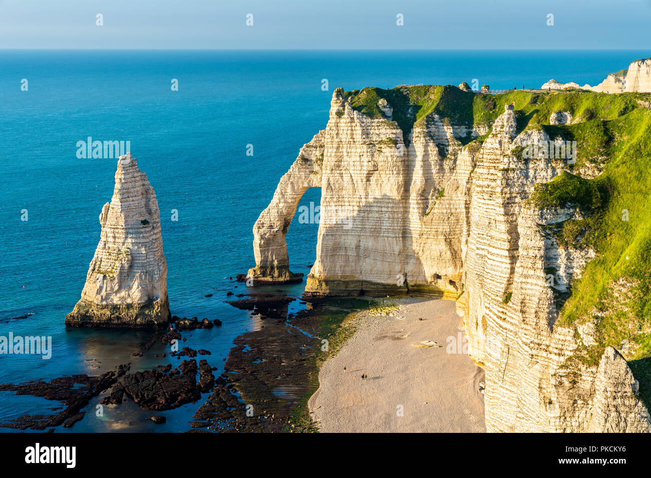 Natürliche Chalk arch bei Etretat, Frankreich Stockfoto