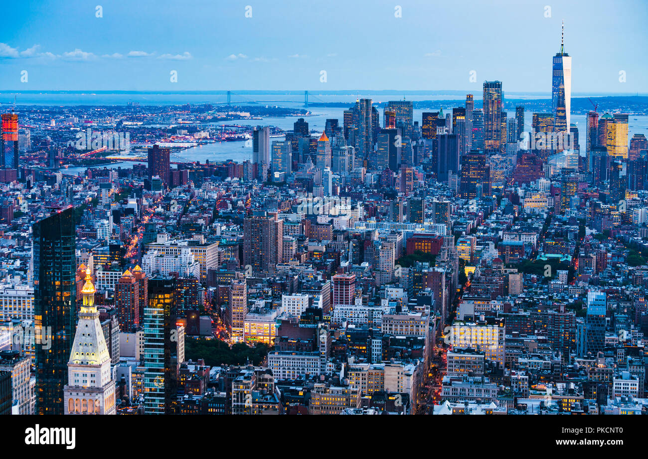 28-08-17, Newyork, USA: New Yorker Wolkenkratzer in der Nacht Stockfoto