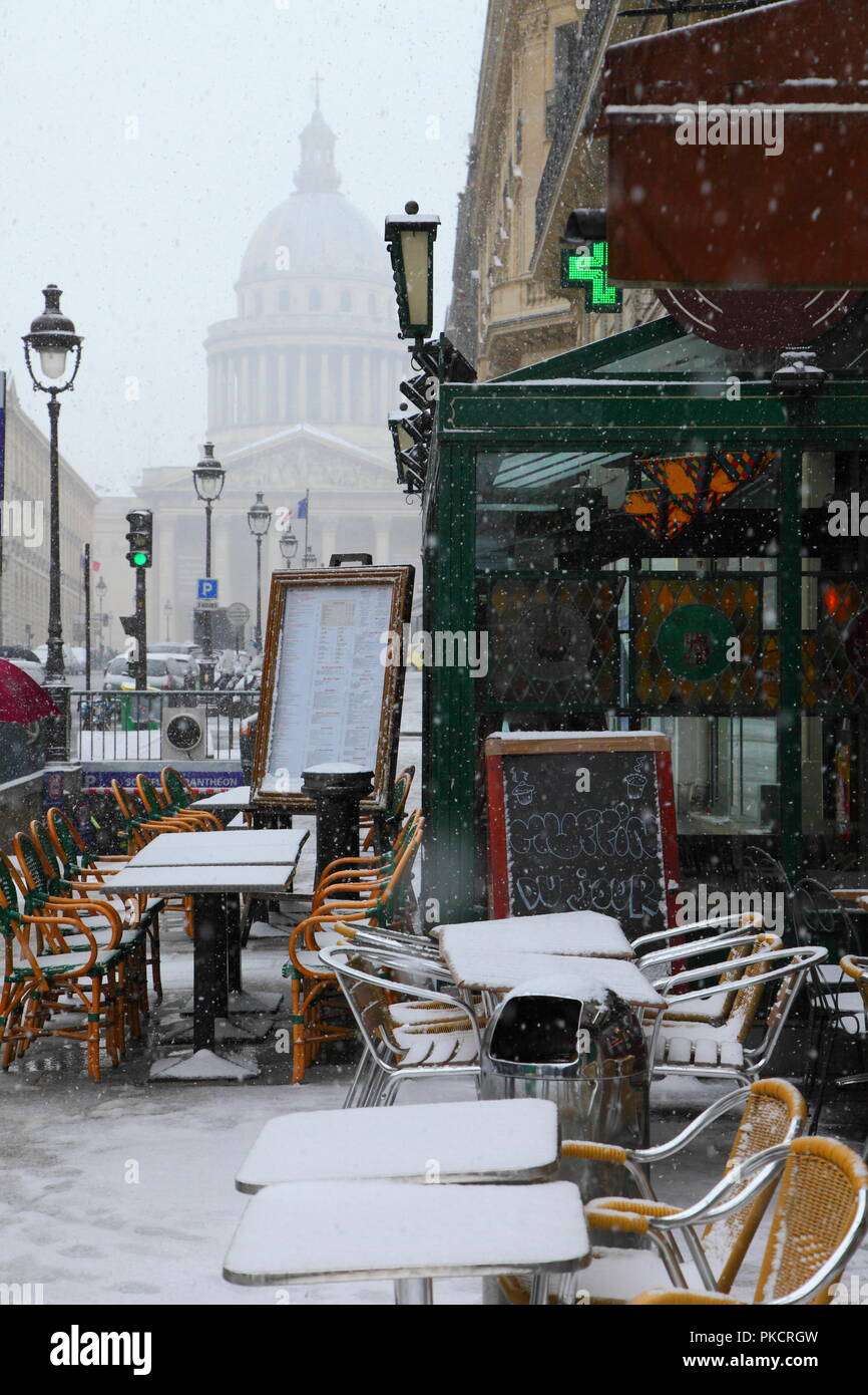 Selten schneit in Paris Stockfoto