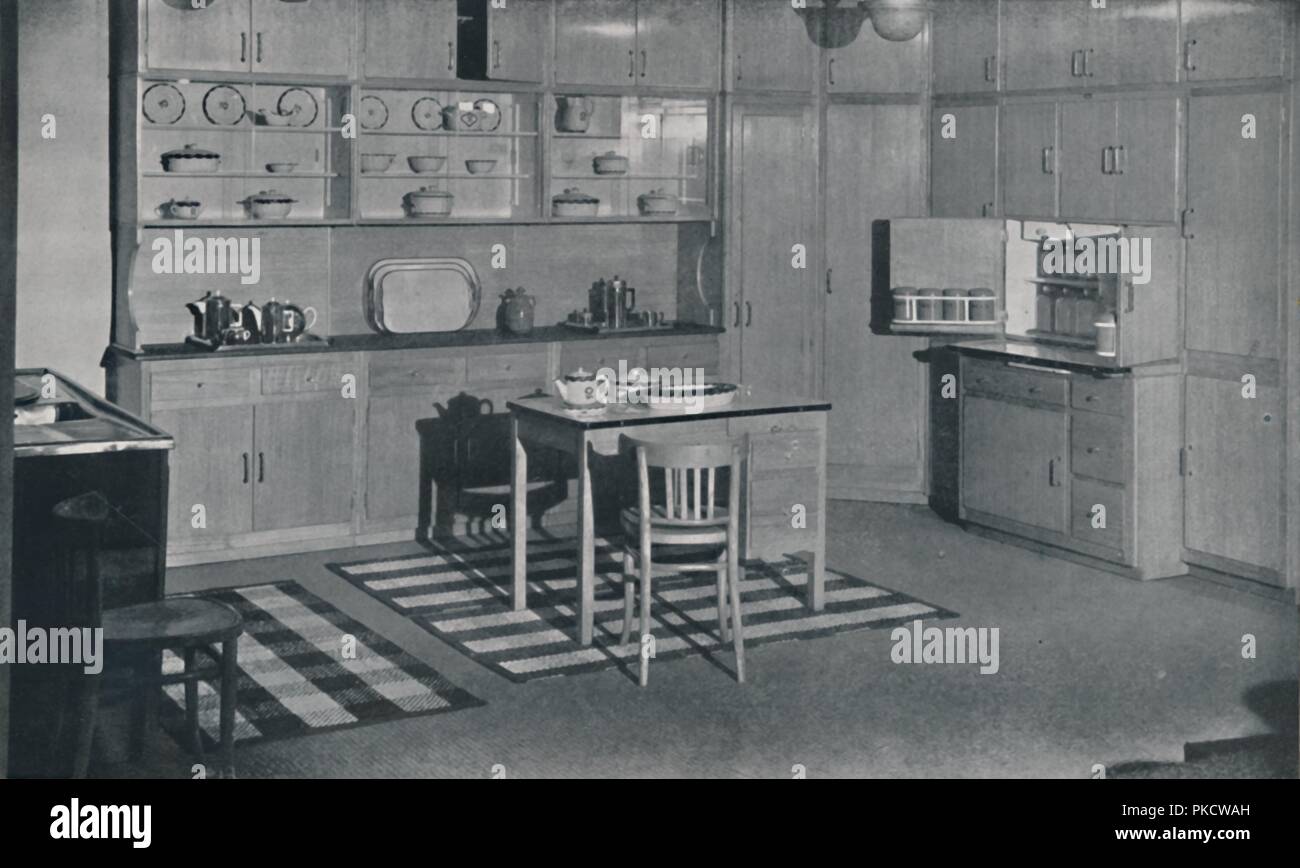 "Eine Küche angeordnet und durch Heilen & Sohn, Ltd., London, 1942 ausgestattet. Artist: Unbekannt. Stockfoto