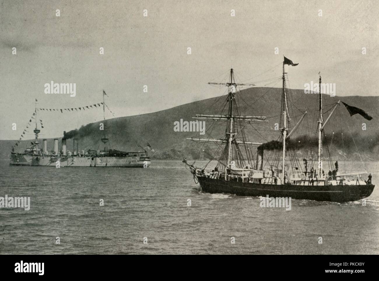 "Die Nimrod, H.M.S. Leistungsstarke,... in Lyttelton Harbour', 1. Januar 1908, (1909). Artist: Unbekannt. Stockfoto