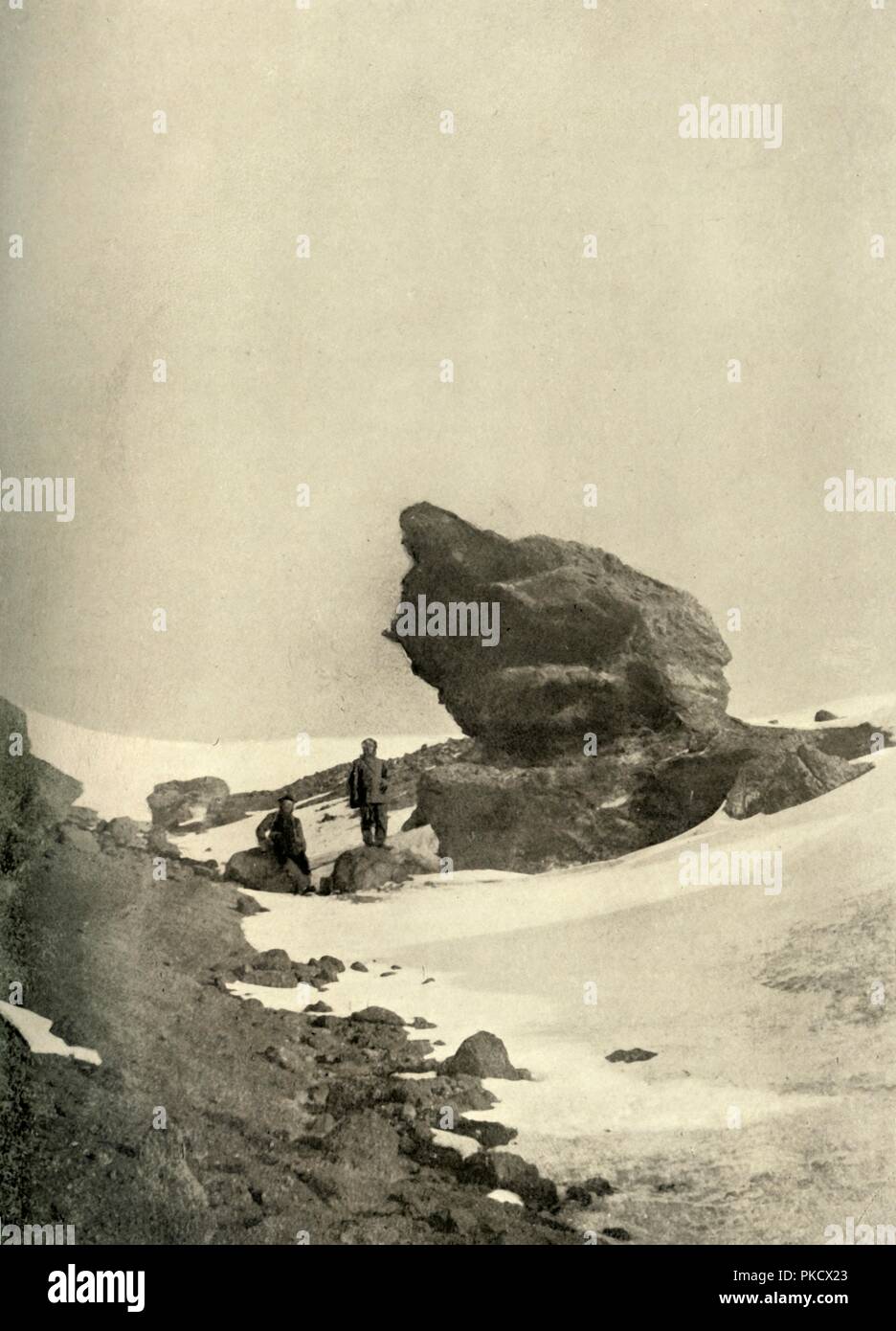 "Eine große Kenyte Boulder in der Nähe der Winter Quarters', c 1908 (1909). Artist: Unbekannt. Stockfoto