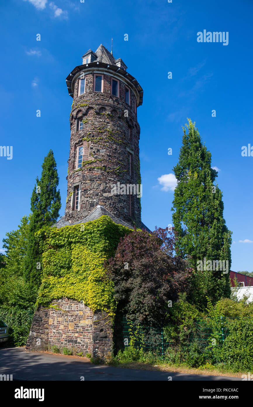 Ein alter Turm Gebäude neben dem Rhein entlang des Rheins Cycleway, Deutschland. Stockfoto