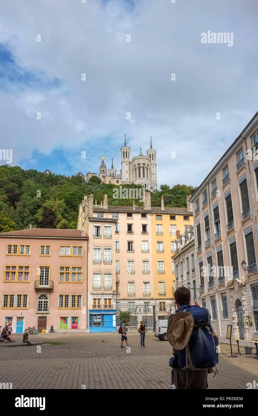 Ort Saint-Jean, mit der Basilika von Notre Dame von Fourviere im Hintergrund, Lyon, Frankreich Stockfoto