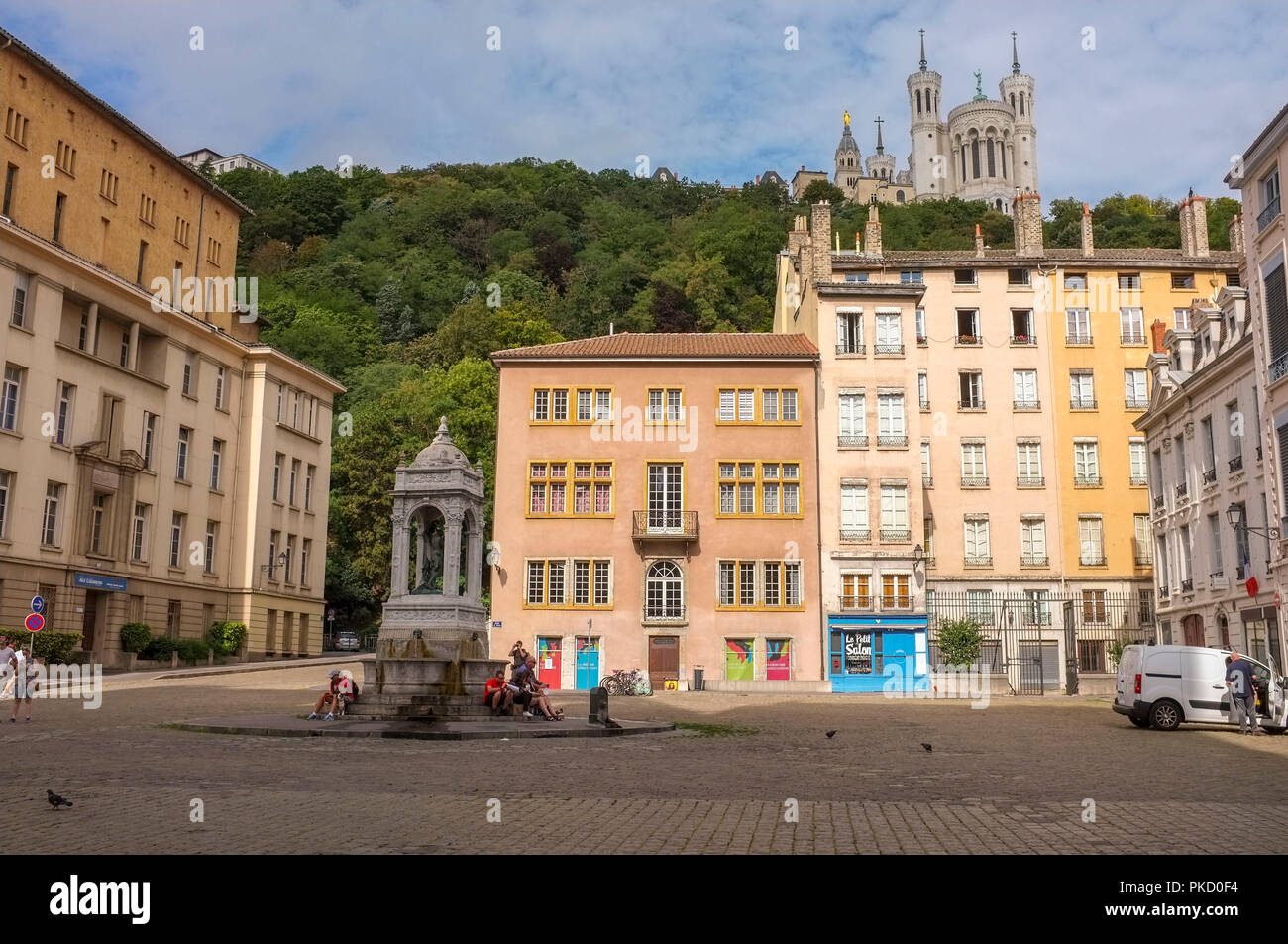 Ort Saint-Jean, mit der Basilika von Notre Dame von Fourviere im Hintergrund, Lyon, Frankreich Stockfoto