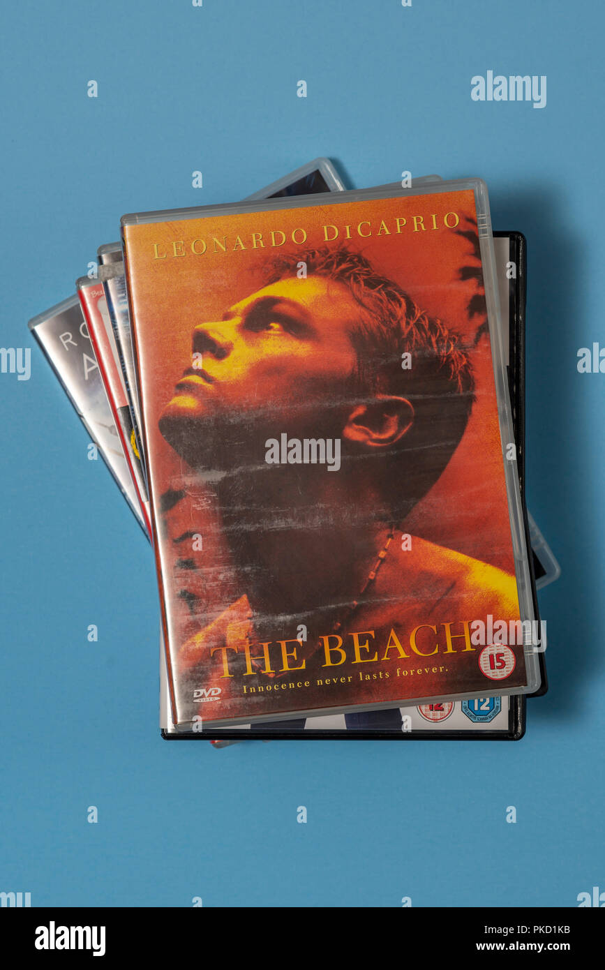 DVD Der Film 'The Beach' in einem Fall mit Kunstwerken. Stockfoto