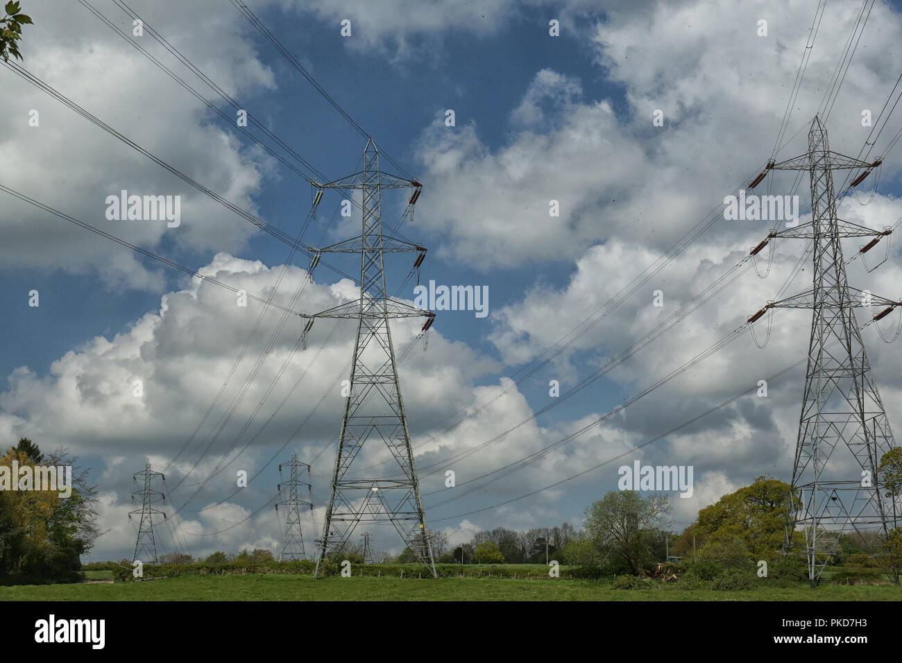 Drei circuit Überlandleitungen Stockfoto