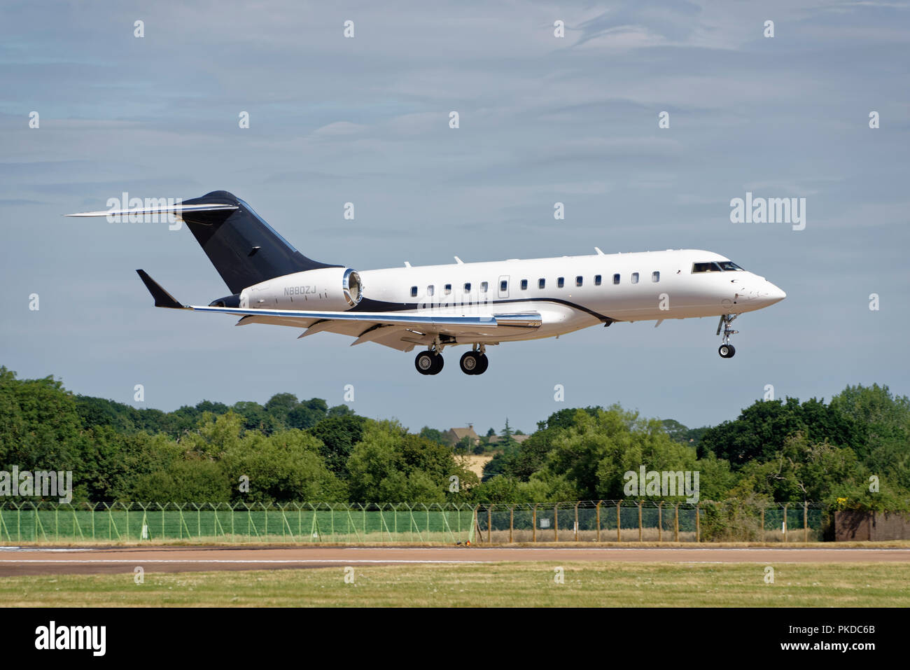 Bombardier BD-700 Global Express Business Jet kommt an RAF Fairford in den englischen Cotswolds in der RIAT Air Show zu beteiligen Stockfoto