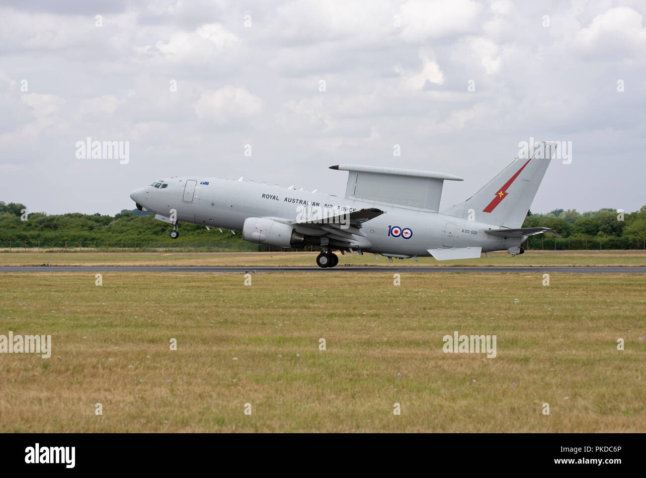 Royal Australian Air Force Boeing 737 Wedgetail Airborne Early Warning Flugzeug hebt ab, nachdem die RAF Fairford RIAT Stockfoto
