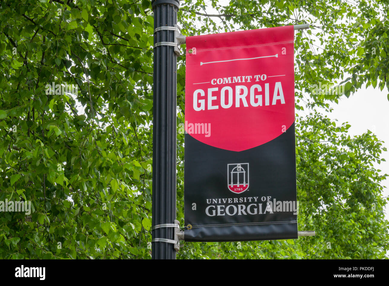 Athen, GA/USA Juni 5, 2018: Hochschule Banner und Emblem auf dem Campus der Universität von Georgia. Stockfoto