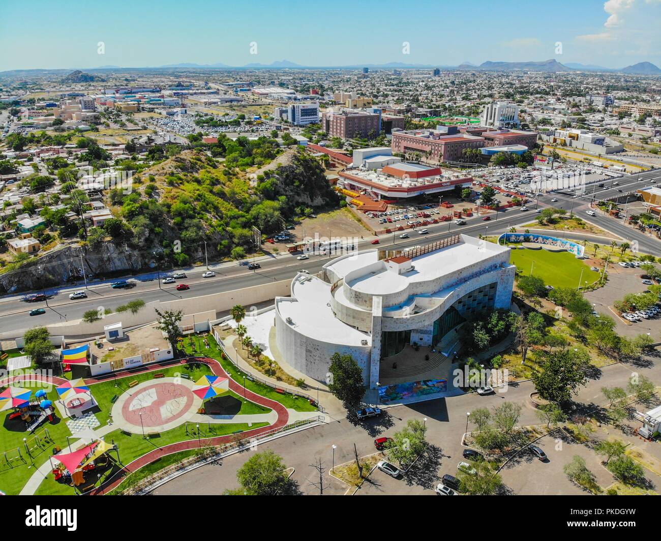 Museo de Arte de Sonora, MUSAS. Regierung Mitte der Bundesstaat Sonora, Haus der Kultur, Furt des Flusses. Saadia Vildosola, trebol Brücke. Städtische Landschaft, Landschaft der Stadt Hermosillo, Sonora, Mexiko. Centro de Regierung del Estado de Sonora, Casa de la Cultura, vado del Rio. bulevard Vildosola, Puente trebol. Urbano, Paisaje paisaje de la Ciudad de Hermosillo, Sonora, Mexiko. (Foto: Luis Gutierrez/NortePhoto) Stockfoto