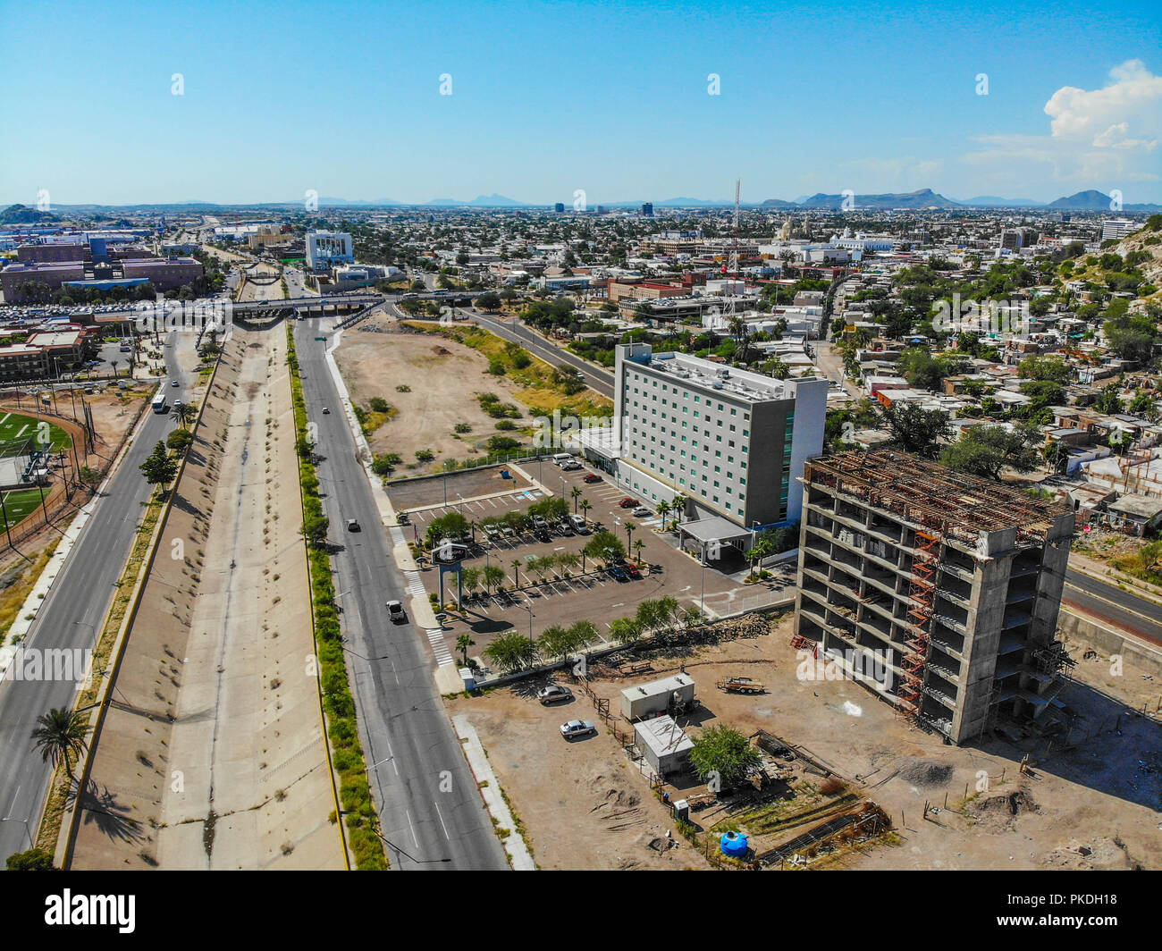 Hampton Inn & Suites by Hilton Hermosillo. Paisaje Urbano, paisaje de la Ciudad de Hermosillo, Sonora, Mexiko. Städtische Landschaft, Landschaft der Stadt Hermosillo, Sonora, Mexiko. (Foto: Luis Gutierrez/NortePhoto) Stockfoto