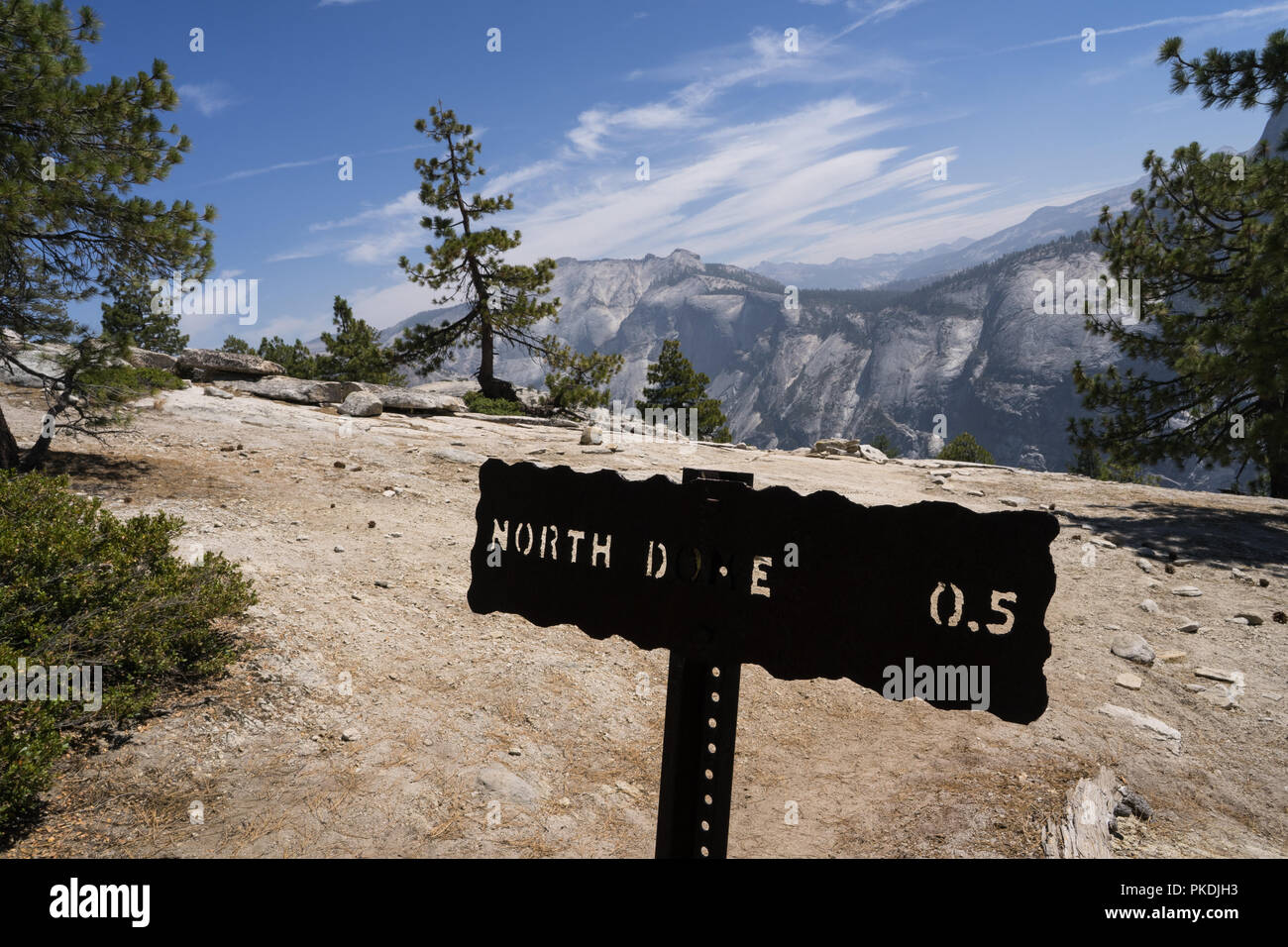 Zeichen auf North Dome Wanderweg im Yosemite National Park - Sierra Nevada, Kalifornien Stockfoto