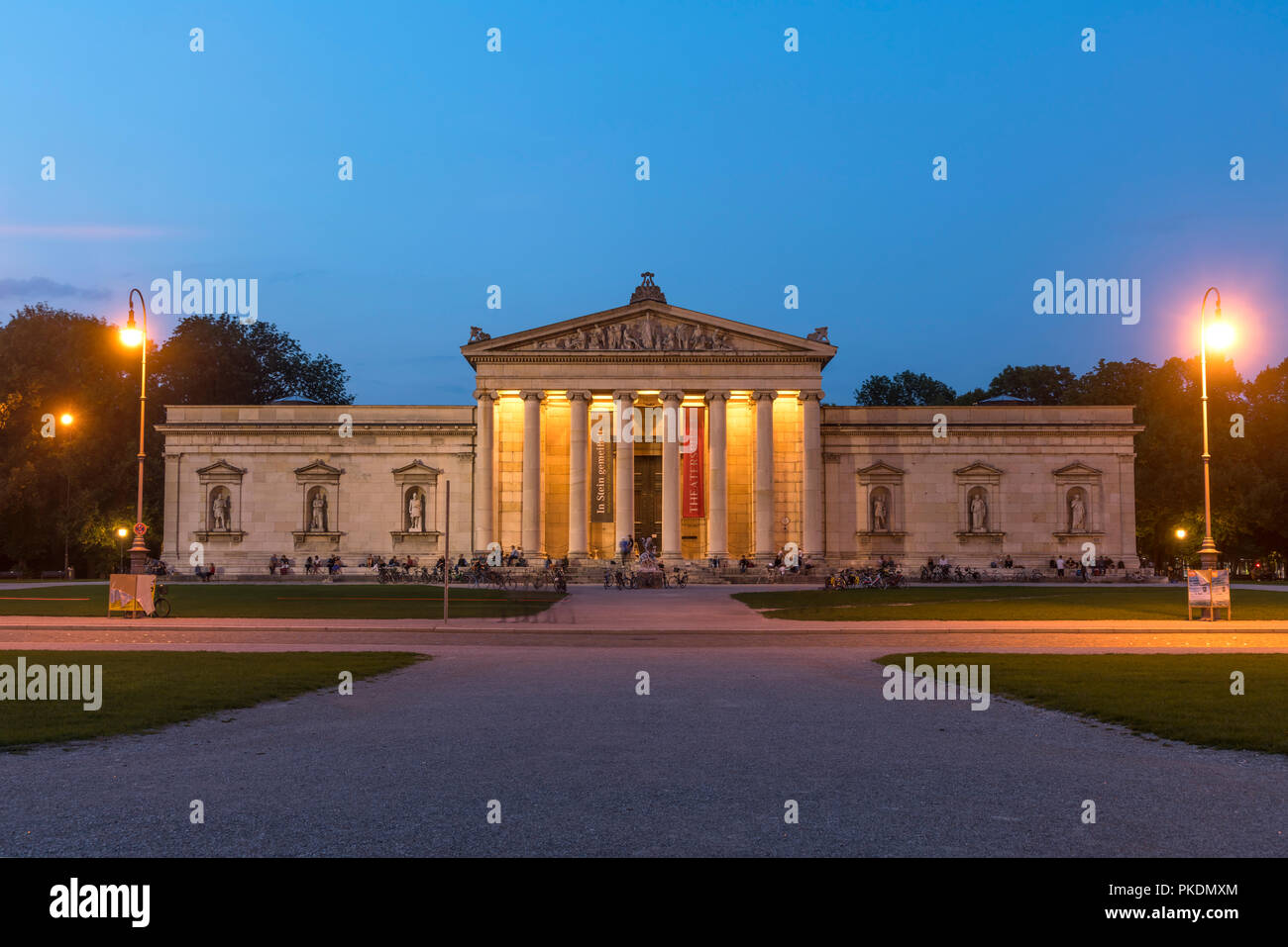 Glyptothek am Königsplatz in der Abenddämmerung, München, Bayern ...