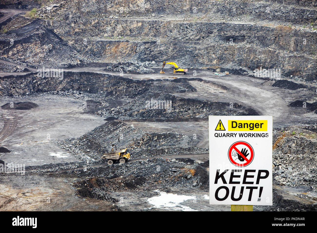 Ein Steinbruch in Clitheroe Lancashire Großbritannien Zement zu produzieren. Die Zementindustrie ist enorm Carbon hungrig. Stockfoto