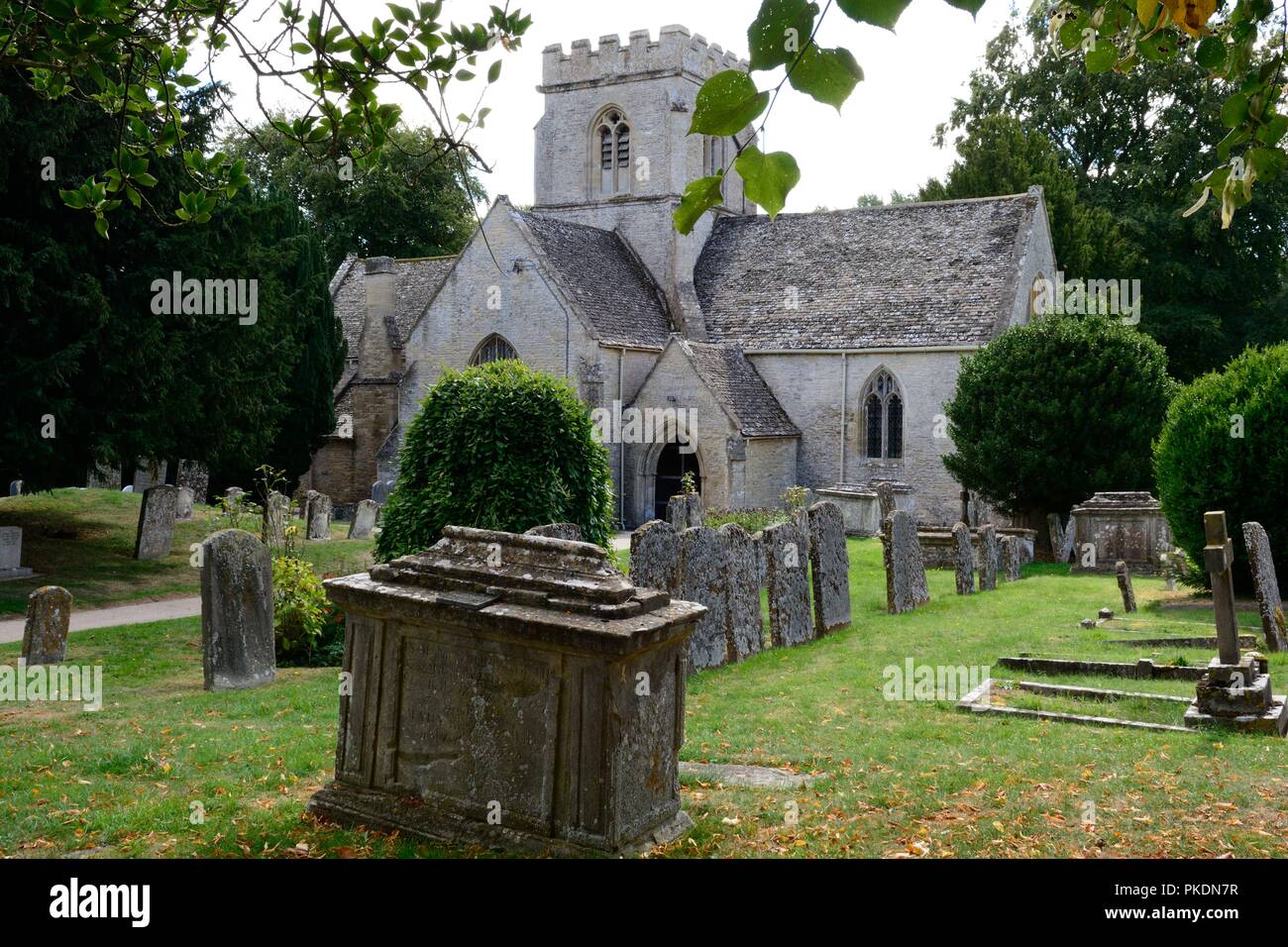 St kenelms Kirche Minster Lovell hauptsächlich 15. Jh. auf den Fundamenten einer früheren Priorat Oxfordshire England gebaut Stockfoto