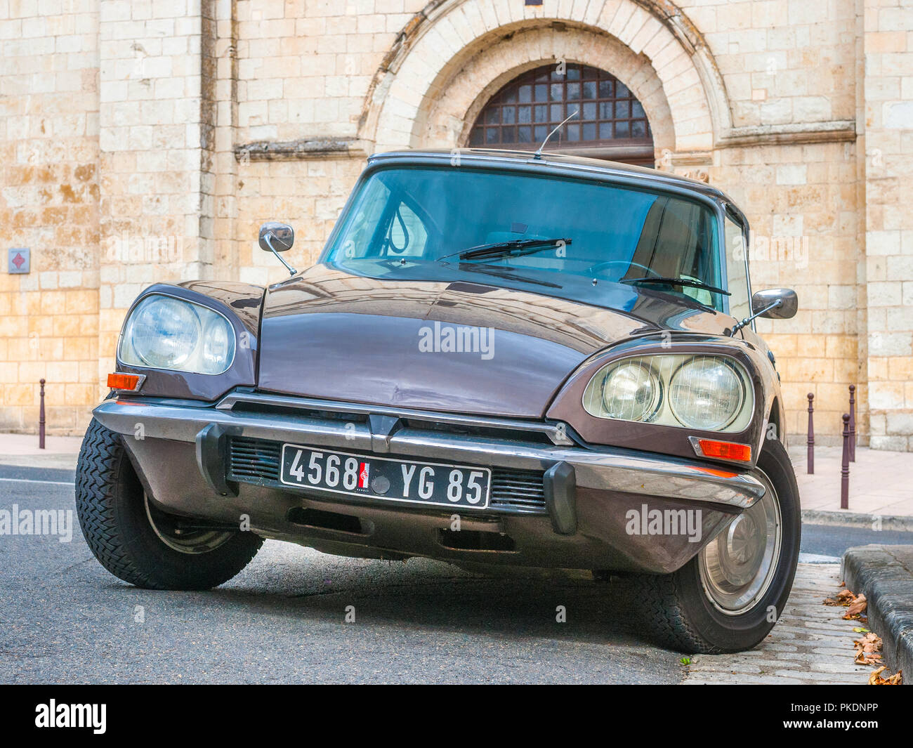 Geparkter Citroen Ds 23 Klassische Franzosische Autos Stockfotografie Alamy