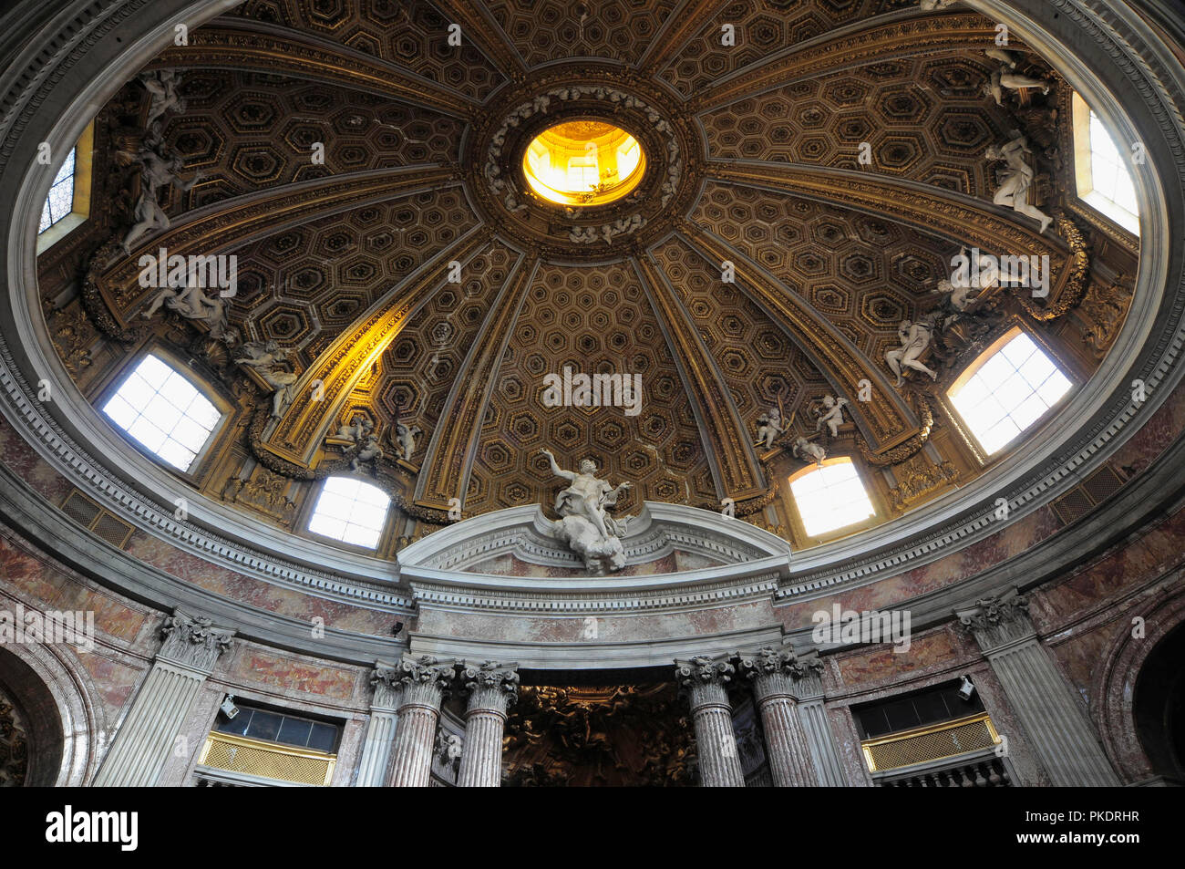 Italien, Latium, Rom, Quirinal chucrh von Sant'Andrea al Quirinale, Stuck dome Berninis Interieur. Stockfoto