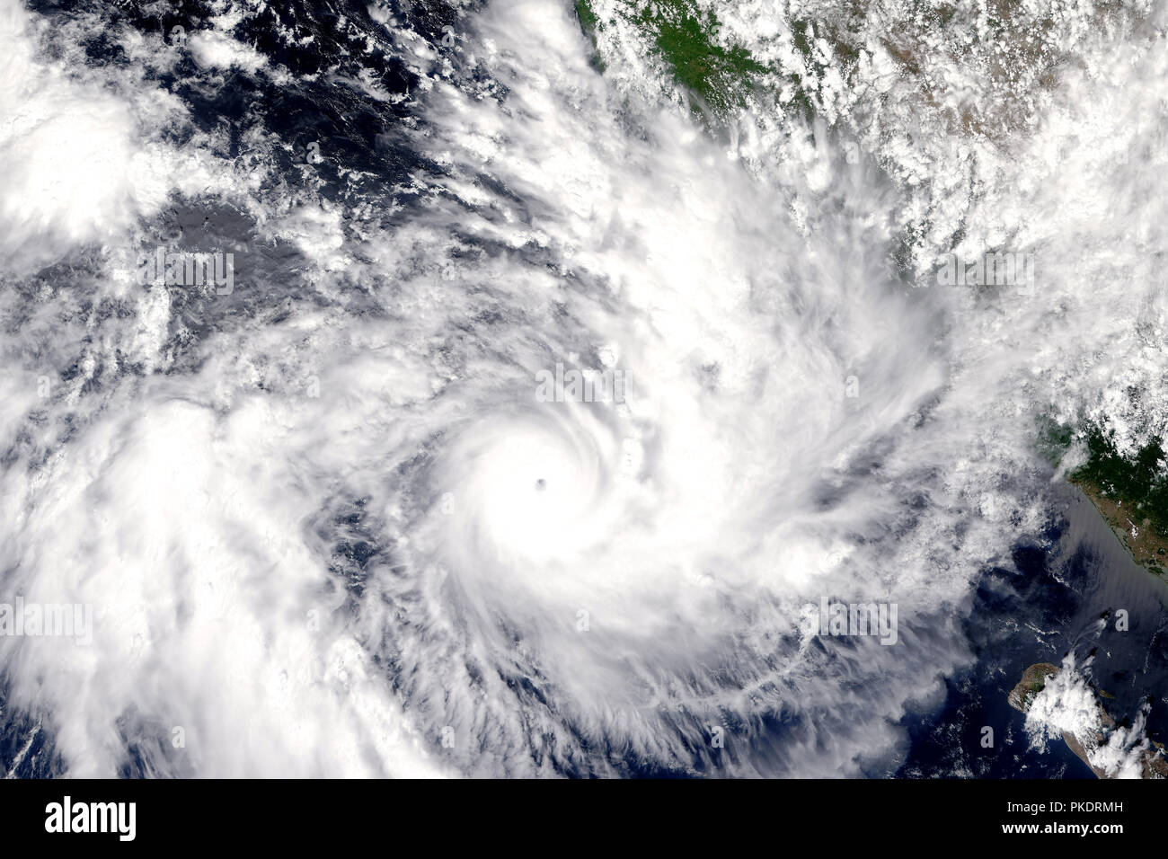 Hurrikan auf der Erde gesehen vom Weltraum aus. Taifun über den Planeten Erde. Elemente dieses Bild sind von der NASA eingerichtet. Stockfoto