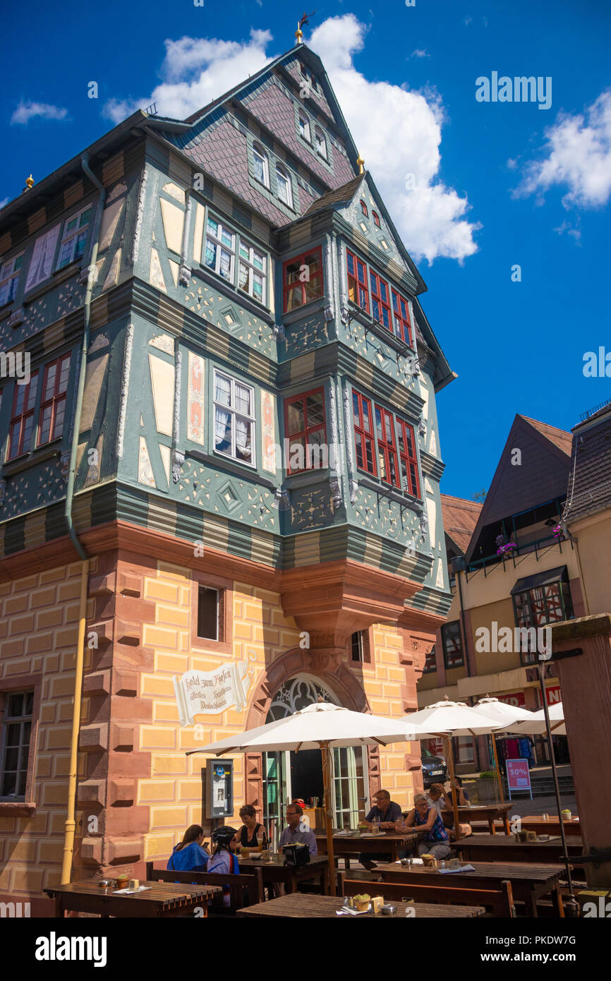 Hotel Zum Riesen (Der Riese) ist ein hotel in Miltenberg, Deutschland und ist eines der ältesten Hotels des Landes, zurückgehend bis mindestens 1411 Stockfoto