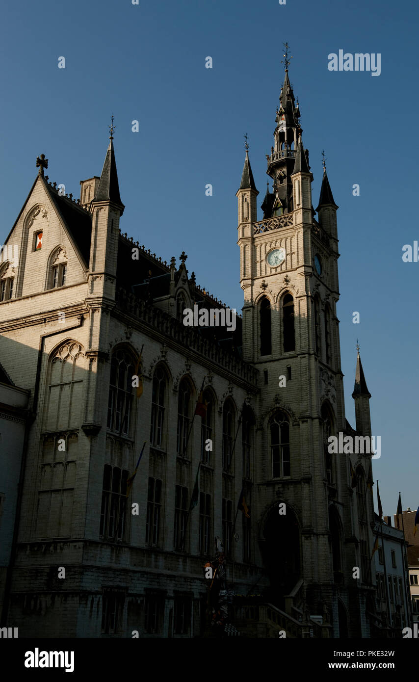 Das Rathaus von Lokeren (Belgien, 02/04/2009) Stockfoto