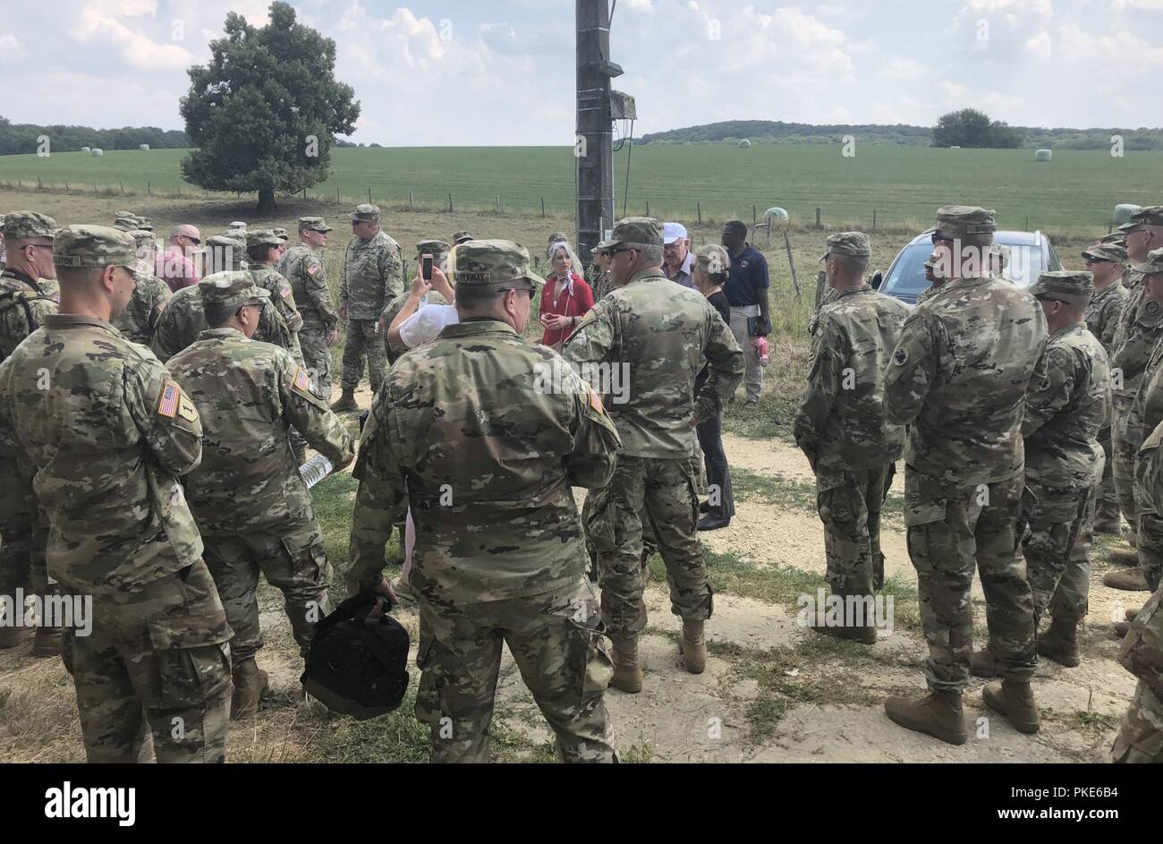 Soldaten, die von der New York Army National Guard, 42th Infantry Division besuchen Sie die musarde Bauernhof für ein Picknick am 25. Juli 2018. Am 14. Oktober 1918 in der 42th Division 167 Infanterie Regiment kämpfte für dieses Gelände als Teil eines Angriffs auf eine Deutsche defensive Position nannte die Krimhelde Stellung während des Zweiten Weltkrieges 1. 25 Mitglieder der 42th Infantry Division der New York Army National Guard, die in Troy mit Sitz in Frankreich am Montag, 23. Juli an einer Woche des Ersten Weltkrieges commemorative Aktivitäten zu beteiligen. ( Stockfoto