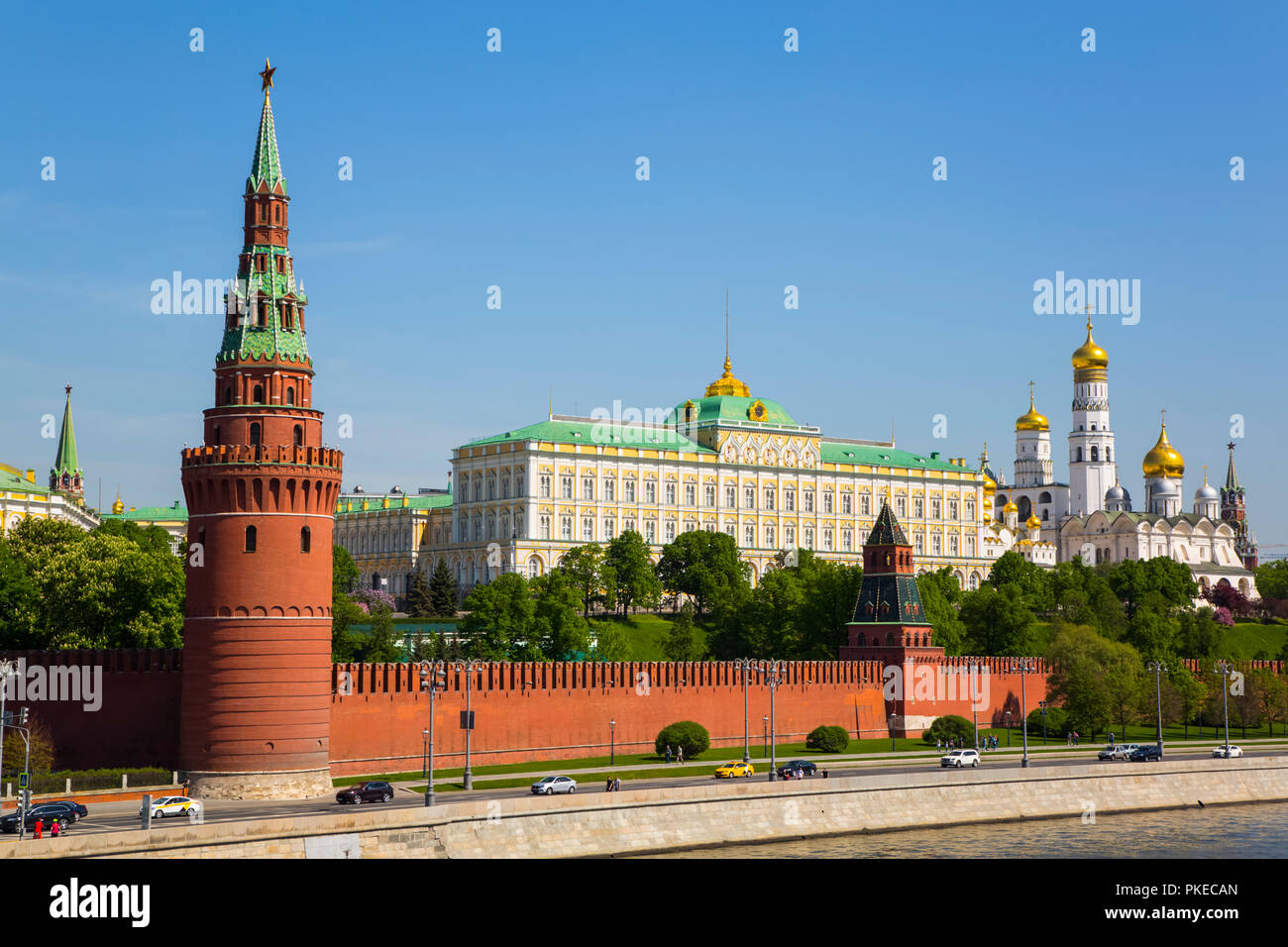 Wasserversorgung Tower (links), Grand Palace (rechts), Moskau, Kreml, Moskau, Russland Stockfoto