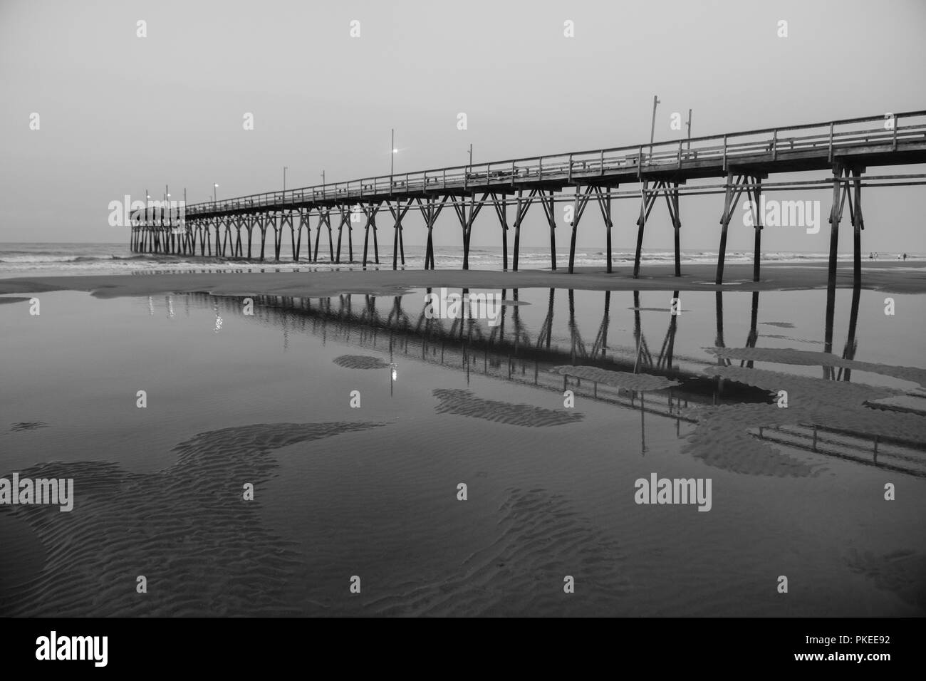 Sonnenuntergang strand angeln pier Fotos und Bildmaterial in hoher