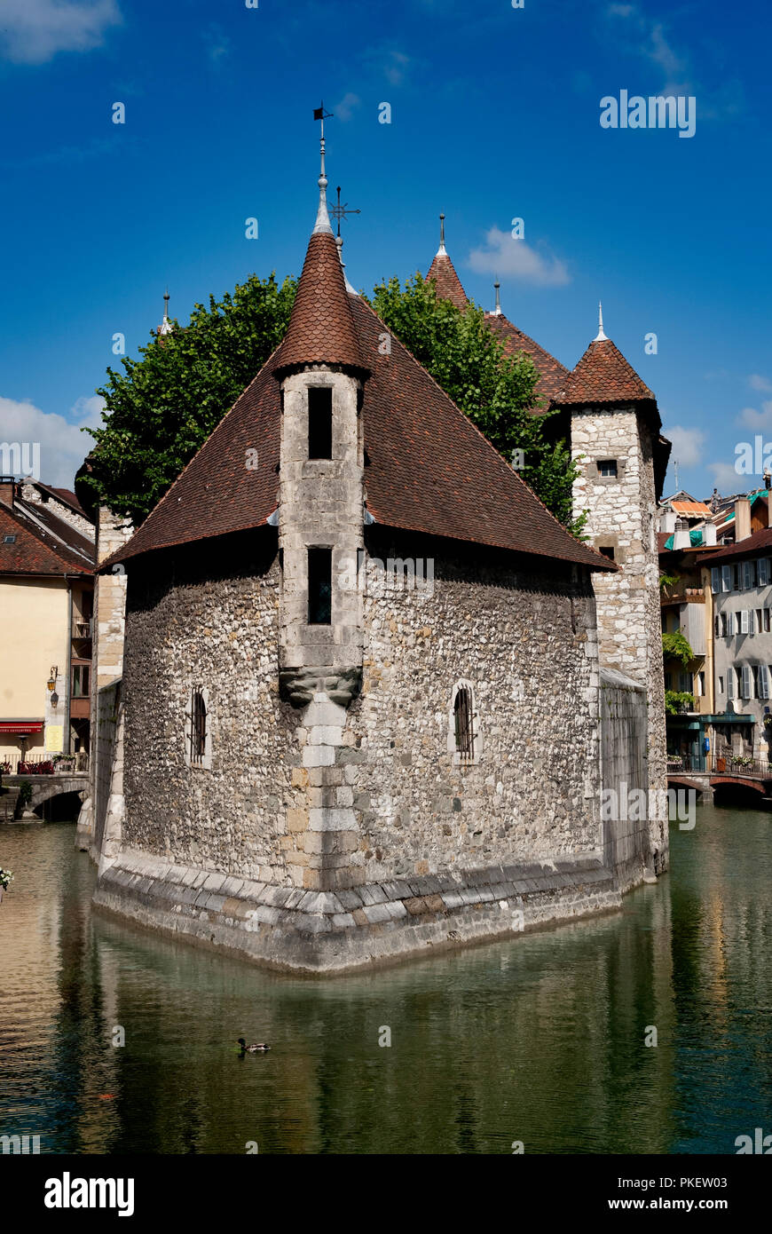 Im 12. Jahrhundert Palais de l'Isle Gefängnis in Annecy, der Hauptstadt des Département Haute-Savoie (Frankreich, 21/06/2010) Stockfoto