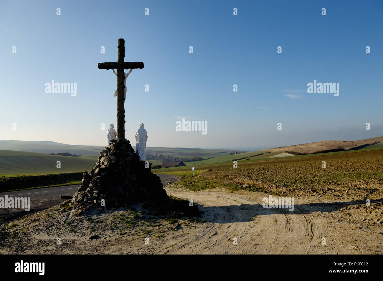 Panoramablick über die Felder oben aus Le Bout d'en Haut, in der Nähe von Sangatte und Cap Blanc Nez, an der Côte d'Opale, Pas-de-Calais départeme Stockfoto