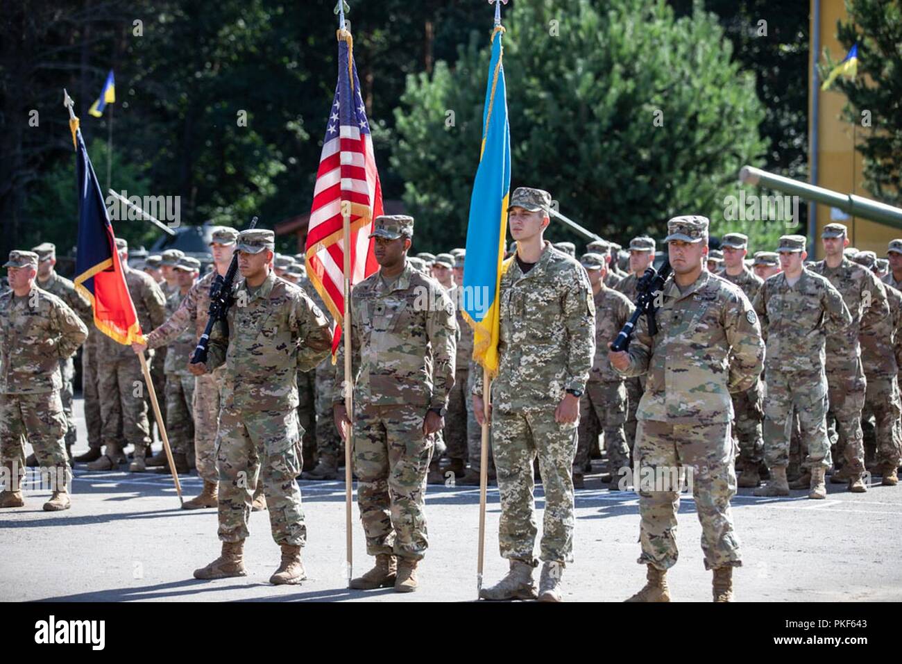 Soldaten stehen an der Mühelosigkeit während der Übertragung der Autorität Zeremonie, Aug 8. Stockfoto