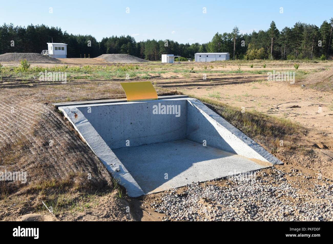 Foto zeigt ein neu errichtetes tank Reichweite als Vertreter der US-Army Training Support Aktivität Europa (TSAE), das Amt des stellvertretenden Stabschef, Ingenieur, U.S. Army Europe zugeordnet Stockfoto