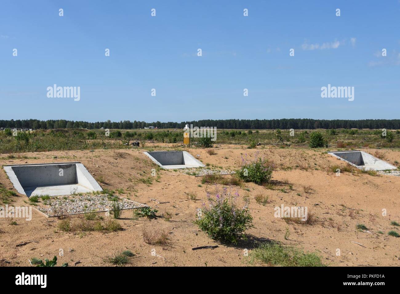 Foto zeigt Ziel Gruben zu einem neu gebauten Tank in Pabrade, Litauen, Nov. 09, 2018. Der US Army Training Support Aktivität Europa (TSAE) führte eine Endabnahme der Anlage als TSAE ist Unterstützung von NATO-Verbündeten in Osteuropa entwickeln ihre Auswahl und Ausbildung Infrastrukturen. Stockfoto