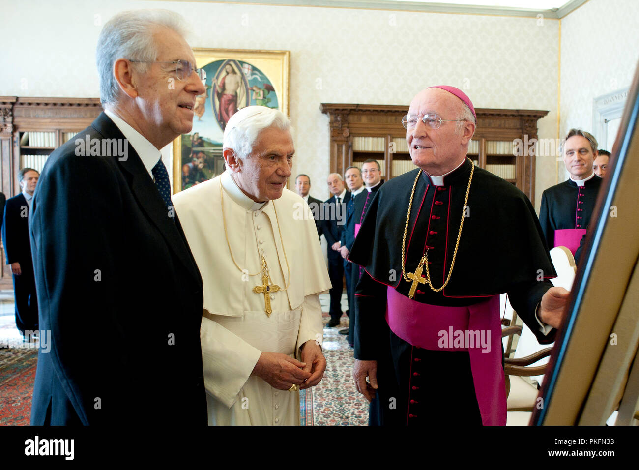 Der Premierminister Mario Monti trifft Benedikt XVI. Stockfoto