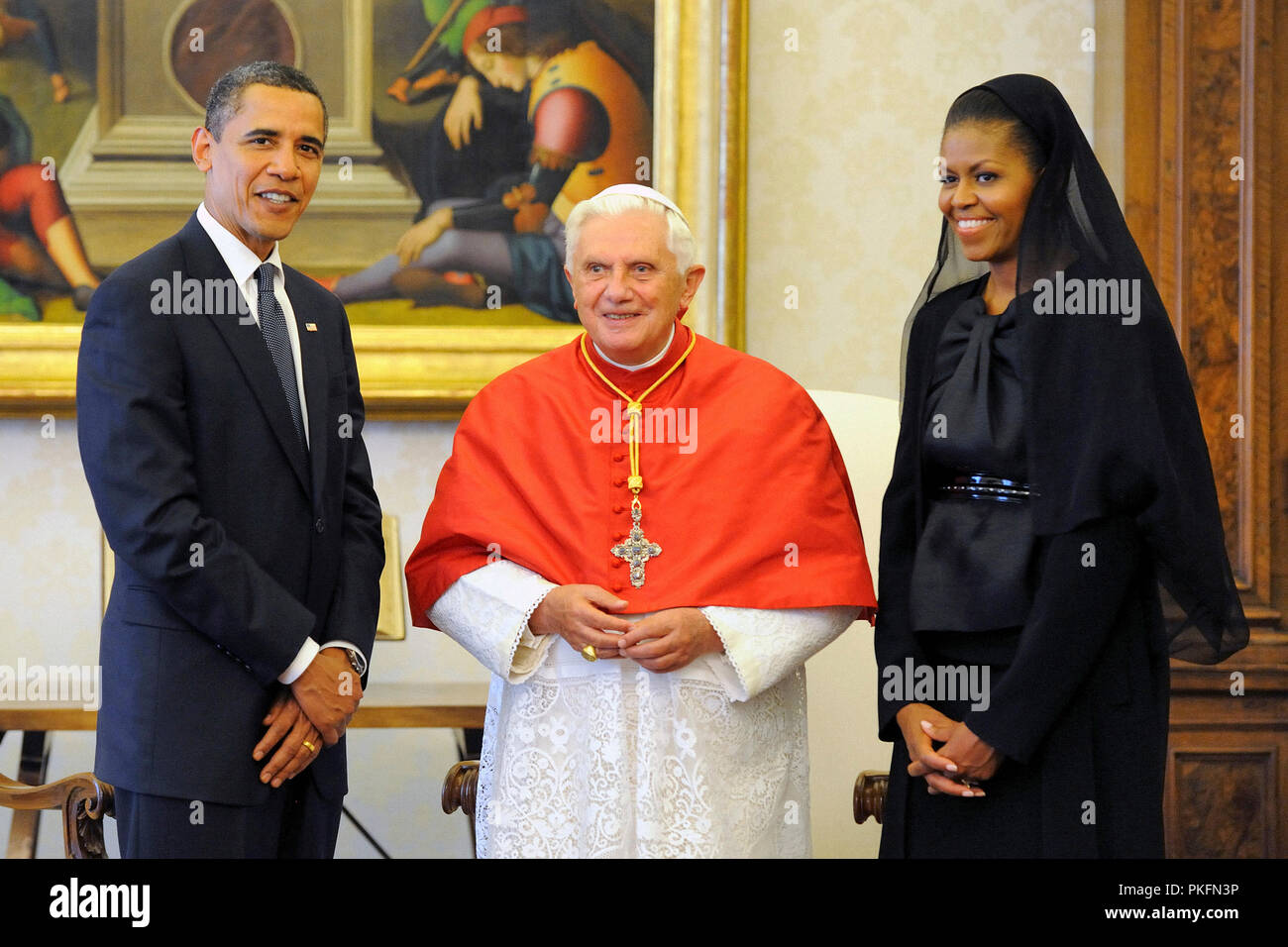 Benedikt XVI. den Präsidenten der Vereinigen Staaten von Amerika Barack Obama. Im Foto Barack Obama Benedikt XVI. und Michelle Obama Stockfoto