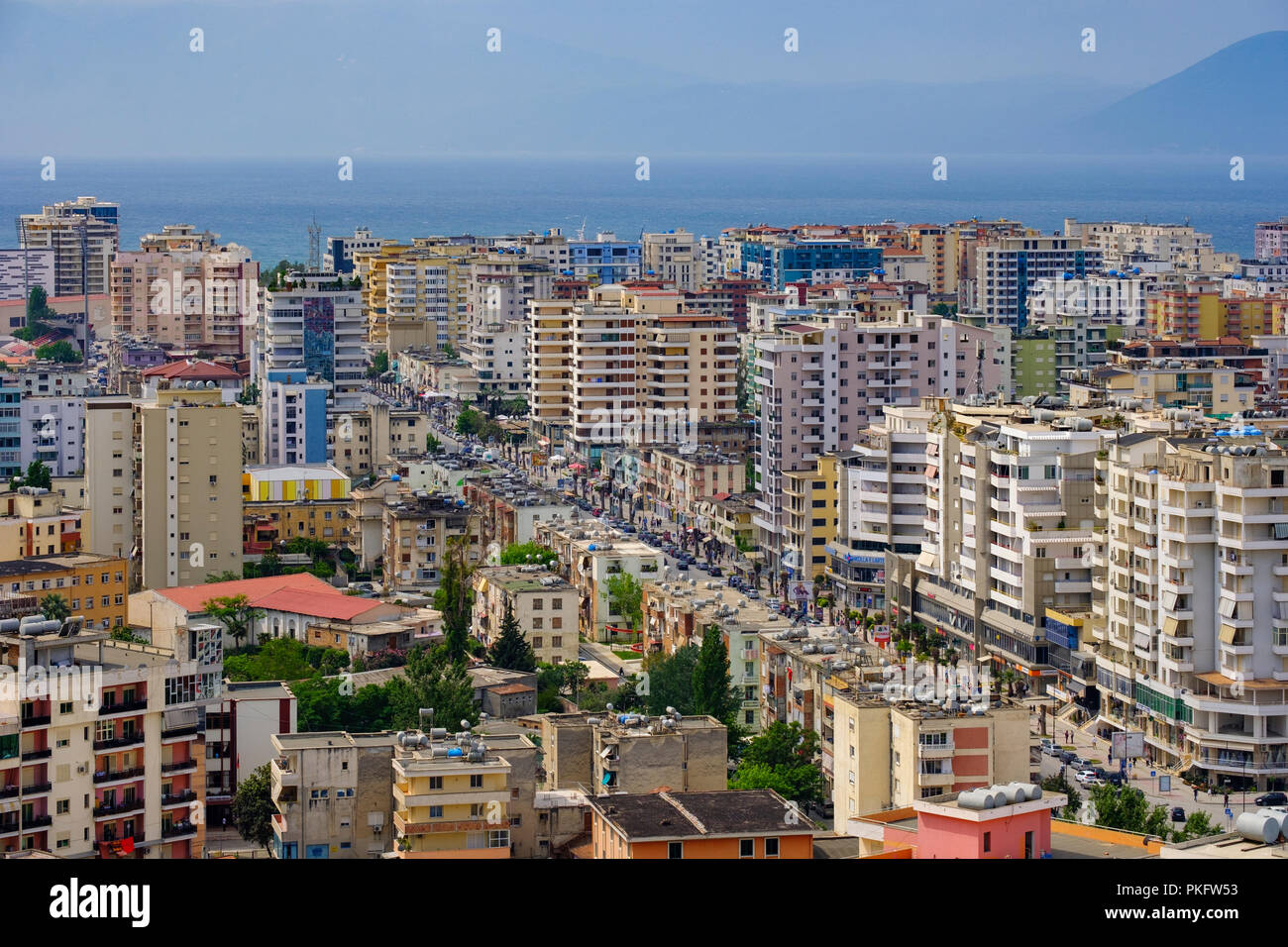 Stadtzentrum von Vlora, Blick vom Hügel Kuzum Baba, Vlorë, qark Vlora, Albanien Stockfoto