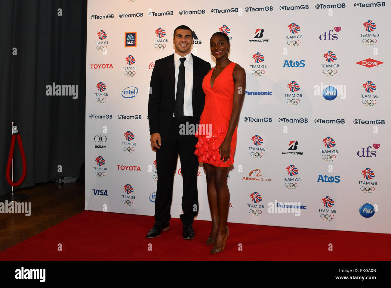 London, Großbritannien. 13. September 2018. Adam Gemili und Dina Asher-Smith (Leichtathletik) kam für das Team GB Ball 2018 - Roter Teppich Anreise am Donnerstag, 13. September 2018, an der Royal Horticultural Halls, London England. Credit: Taka Wu/Alamy leben Nachrichten Stockfoto