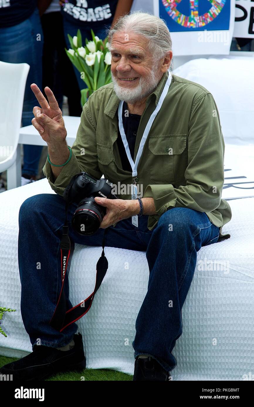 New York, NY, USA. 13 Sep, 2018. Henry Diltz an einem öffentlichen Auftritt für das John Lennon pädagogische Tour Bus zurück nach NYC, New York City Hall, New York, NY 13. September 2018. Quelle: Steve Mack/Everett Collection/Alamy leben Nachrichten Stockfoto