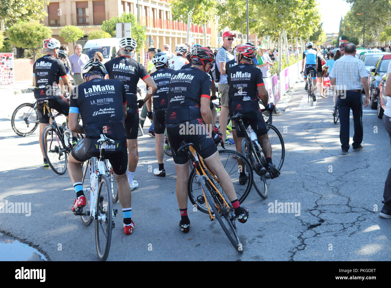 Ejea de los Caballeros, Spanien. 13 Sep, 2018. Amateur Radfahrer zu Beginn der Vuelta de Espana, Stufe 18. Isacco Coccato/Alamy leben Nachrichten Stockfoto